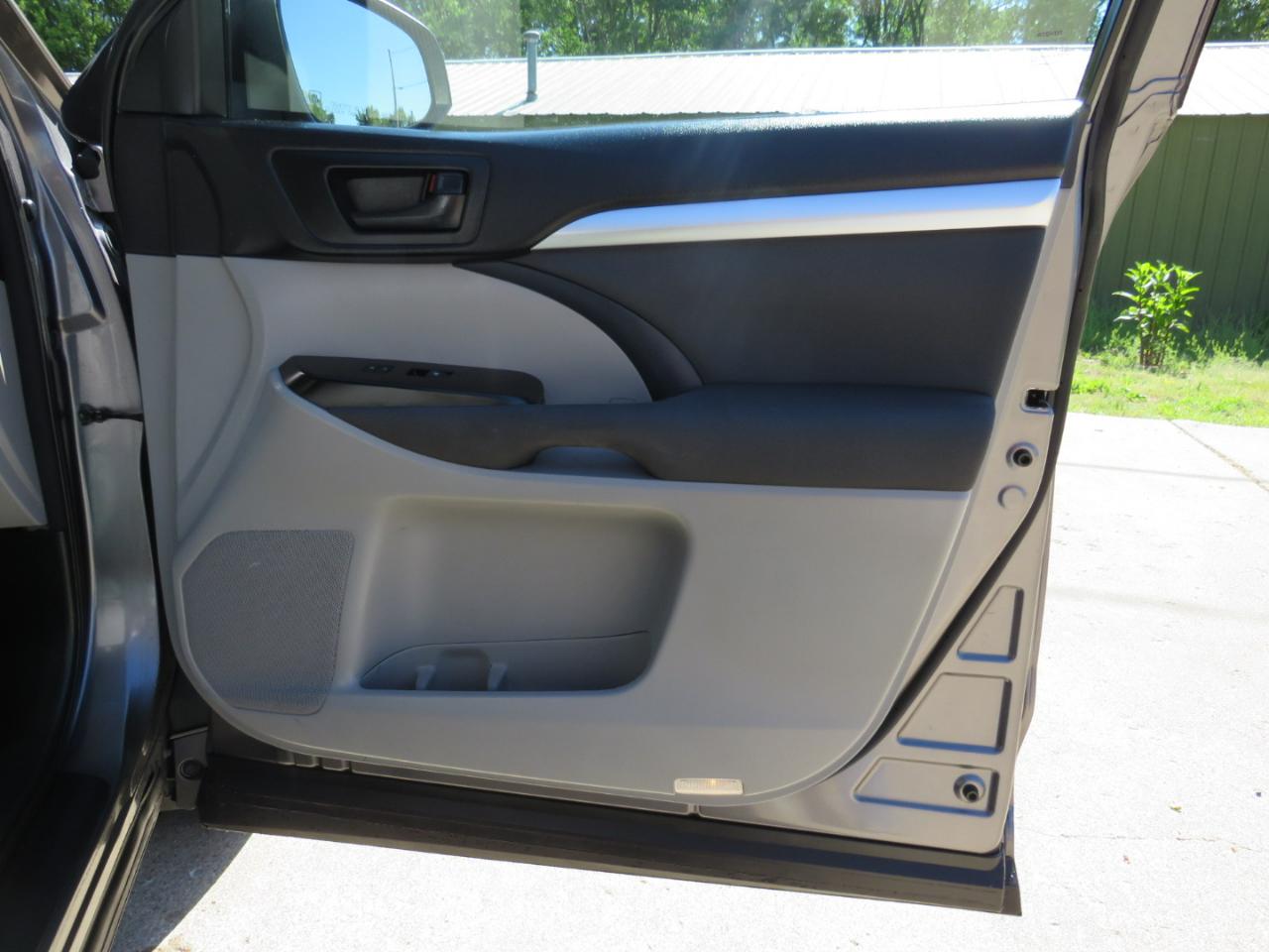 Toyota Highlander LE AWD V6 2014