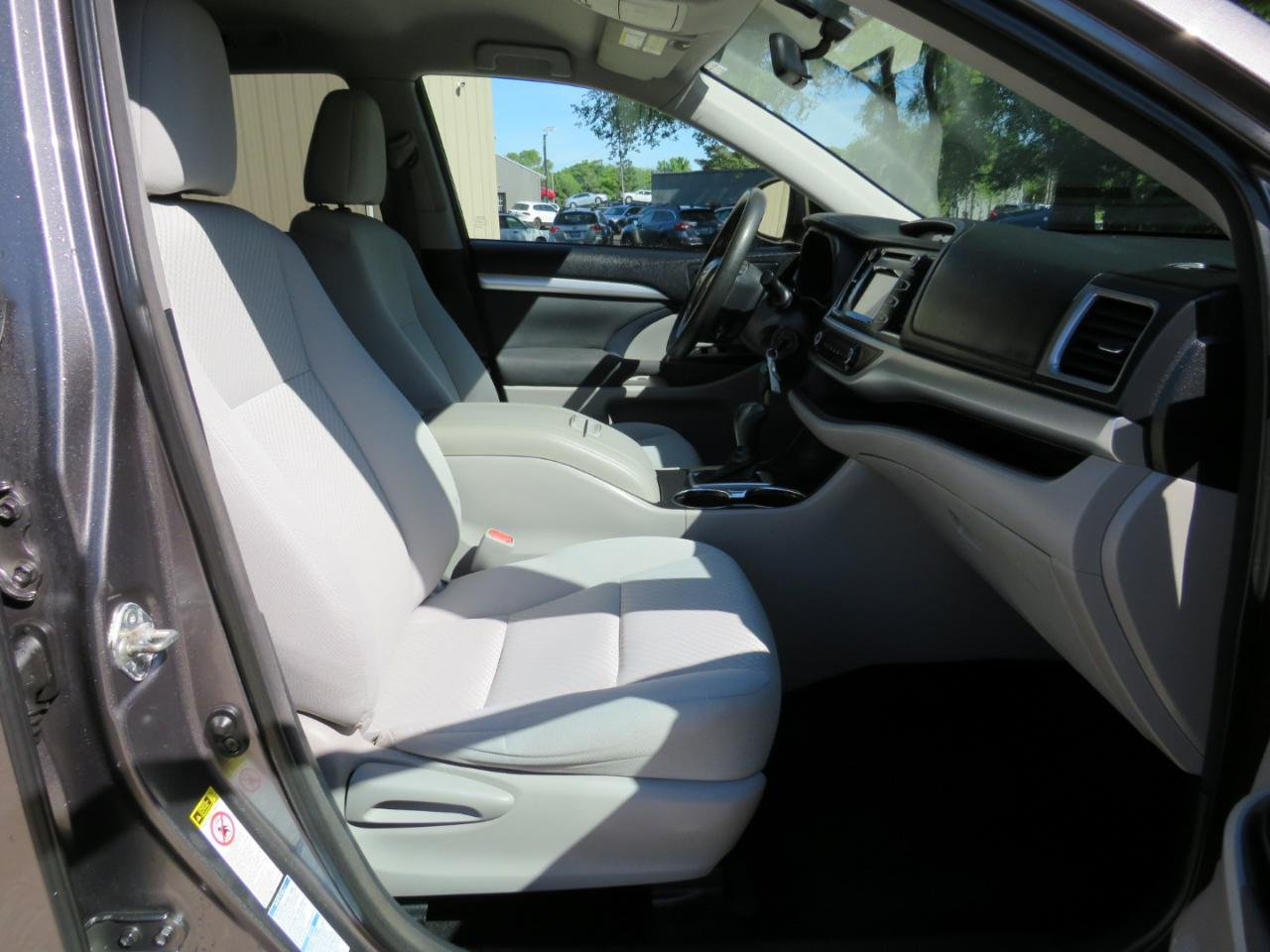 Toyota Highlander LE AWD V6 2014