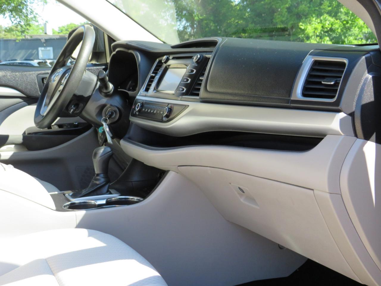 Toyota Highlander LE AWD V6 2014