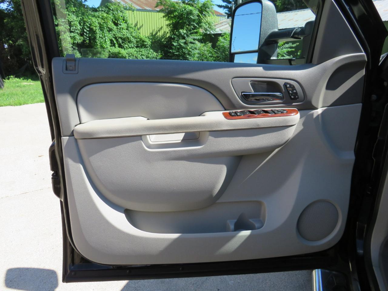 Chevrolet Silverado 3500HD LTZ Crew Cab 4WD 2013
