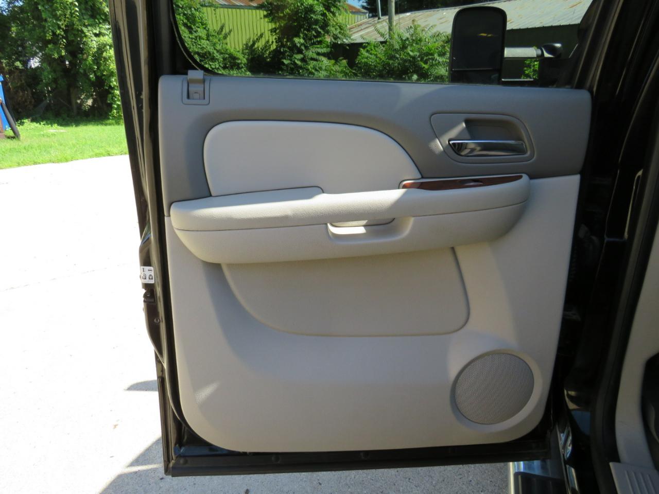 Chevrolet Silverado 3500HD LTZ Crew Cab 4WD 2013