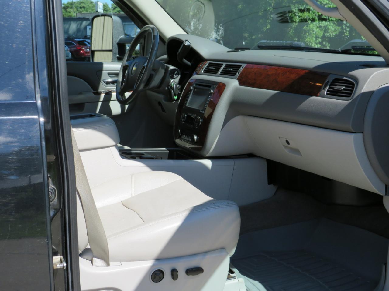 Chevrolet Silverado 3500HD LTZ Crew Cab 4WD 2013