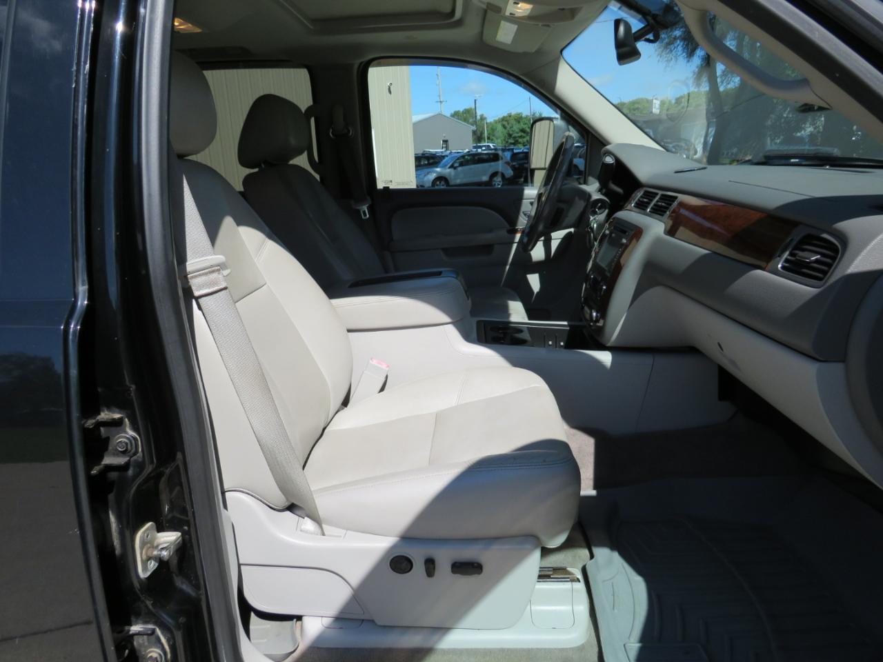 Chevrolet Silverado 3500HD LTZ Crew Cab 4WD 2013