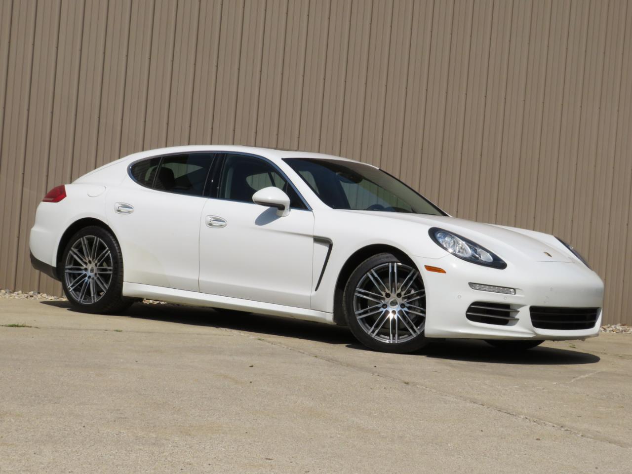 Porsche Panamera 4S 2015