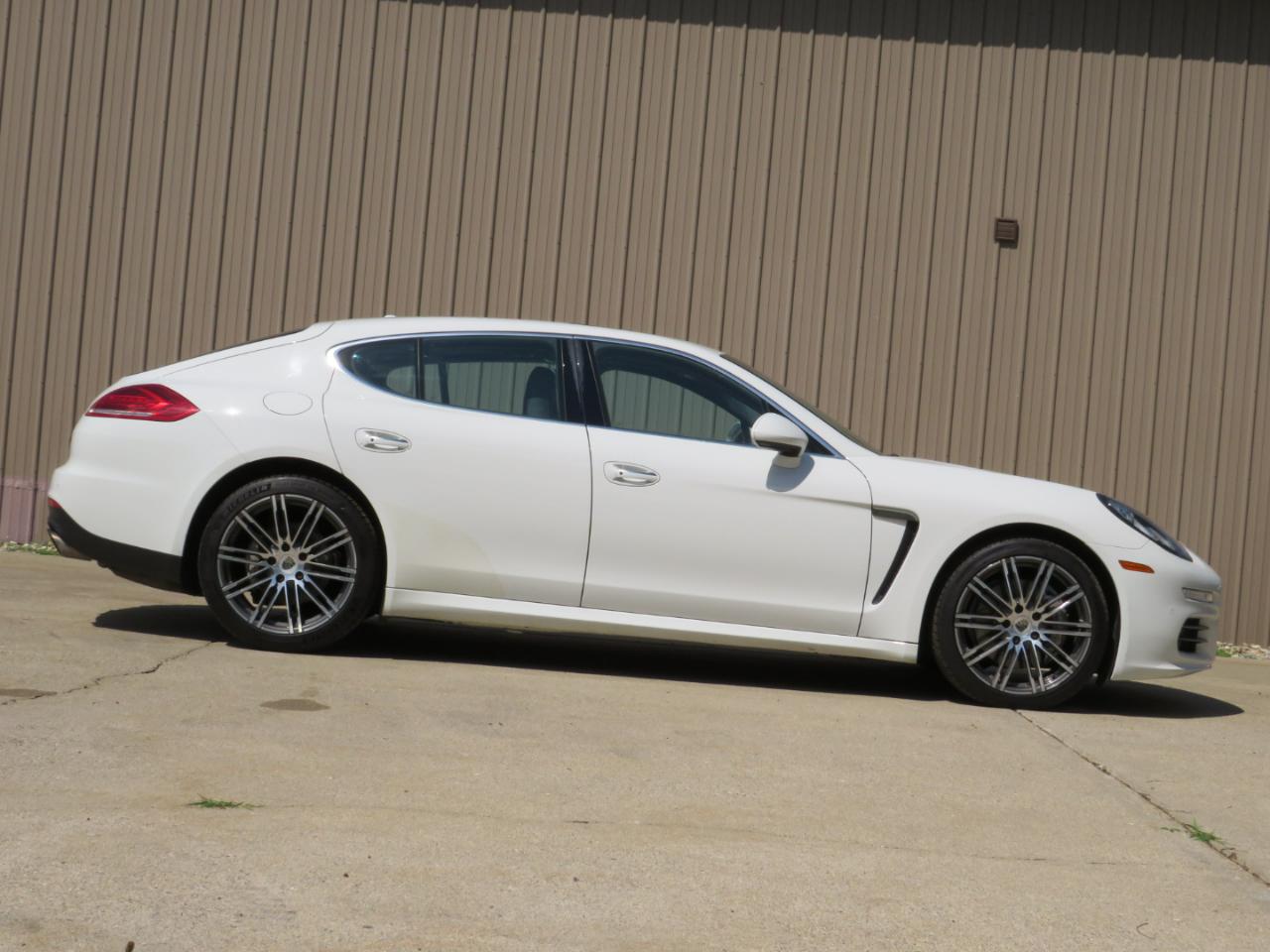 Porsche Panamera 4S 2015