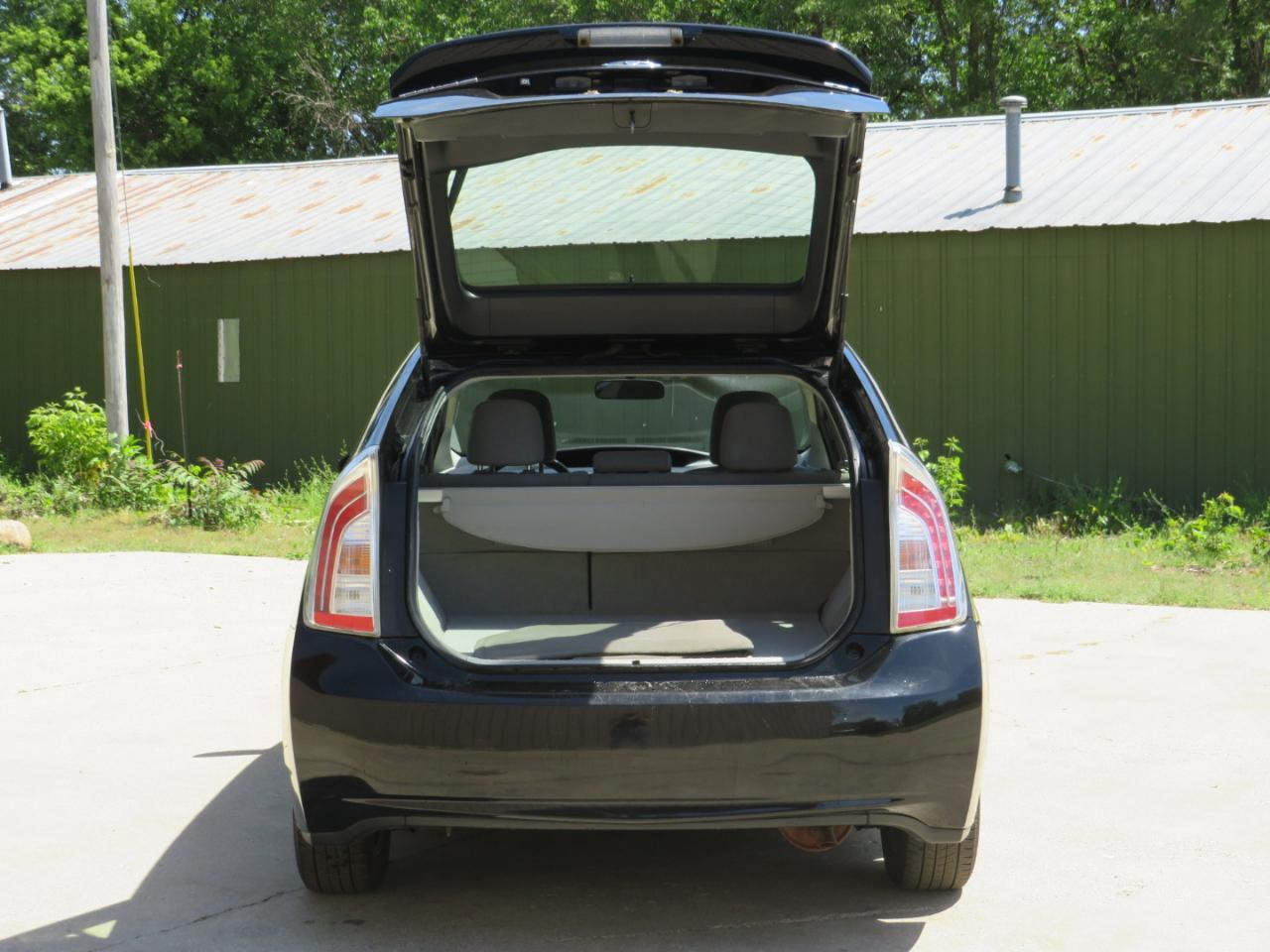 Toyota Prius Two 2015
