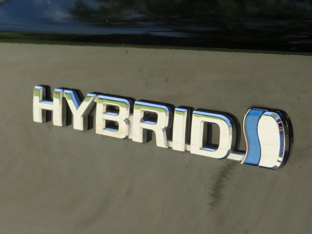 Toyota Prius Two 2015