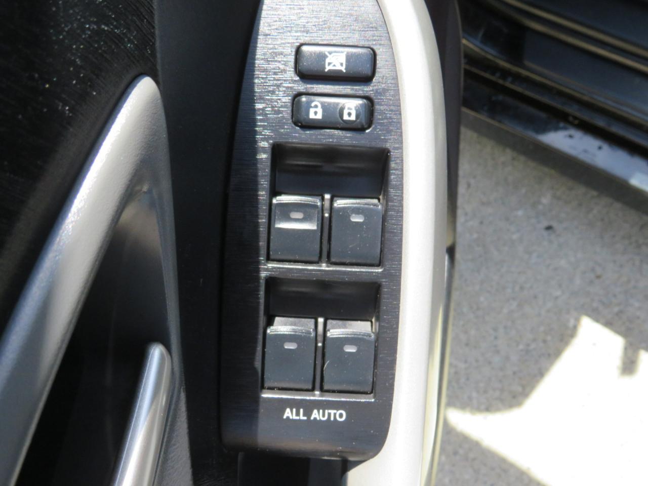 Toyota Prius Two 2015