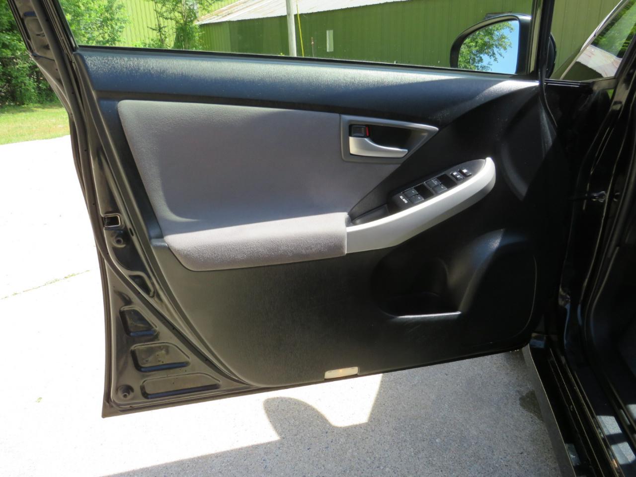 Toyota Prius Two 2015