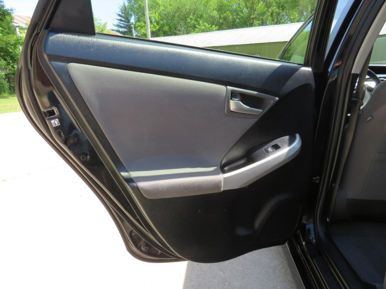 Toyota Prius Two 2015