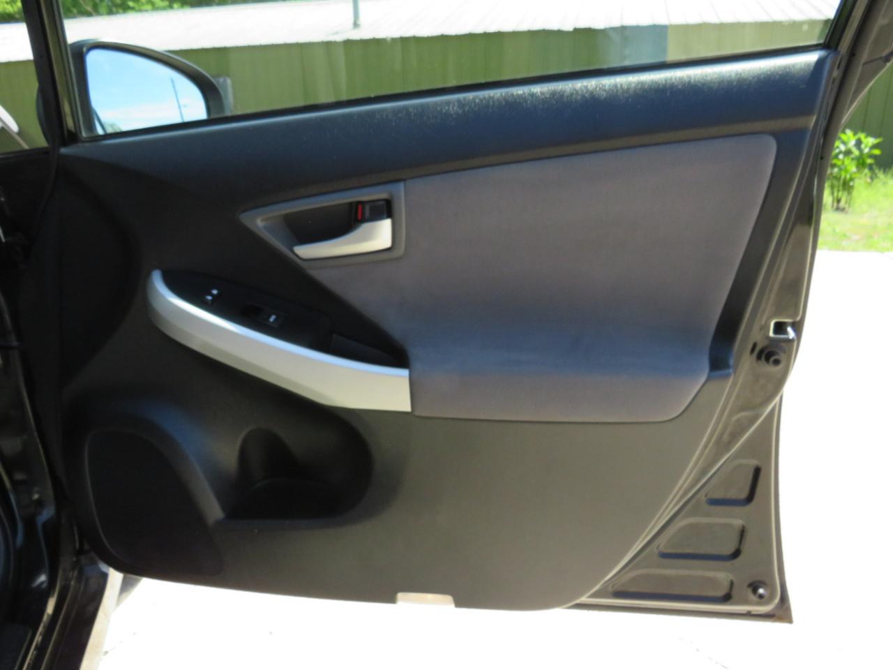 Toyota Prius Two 2015
