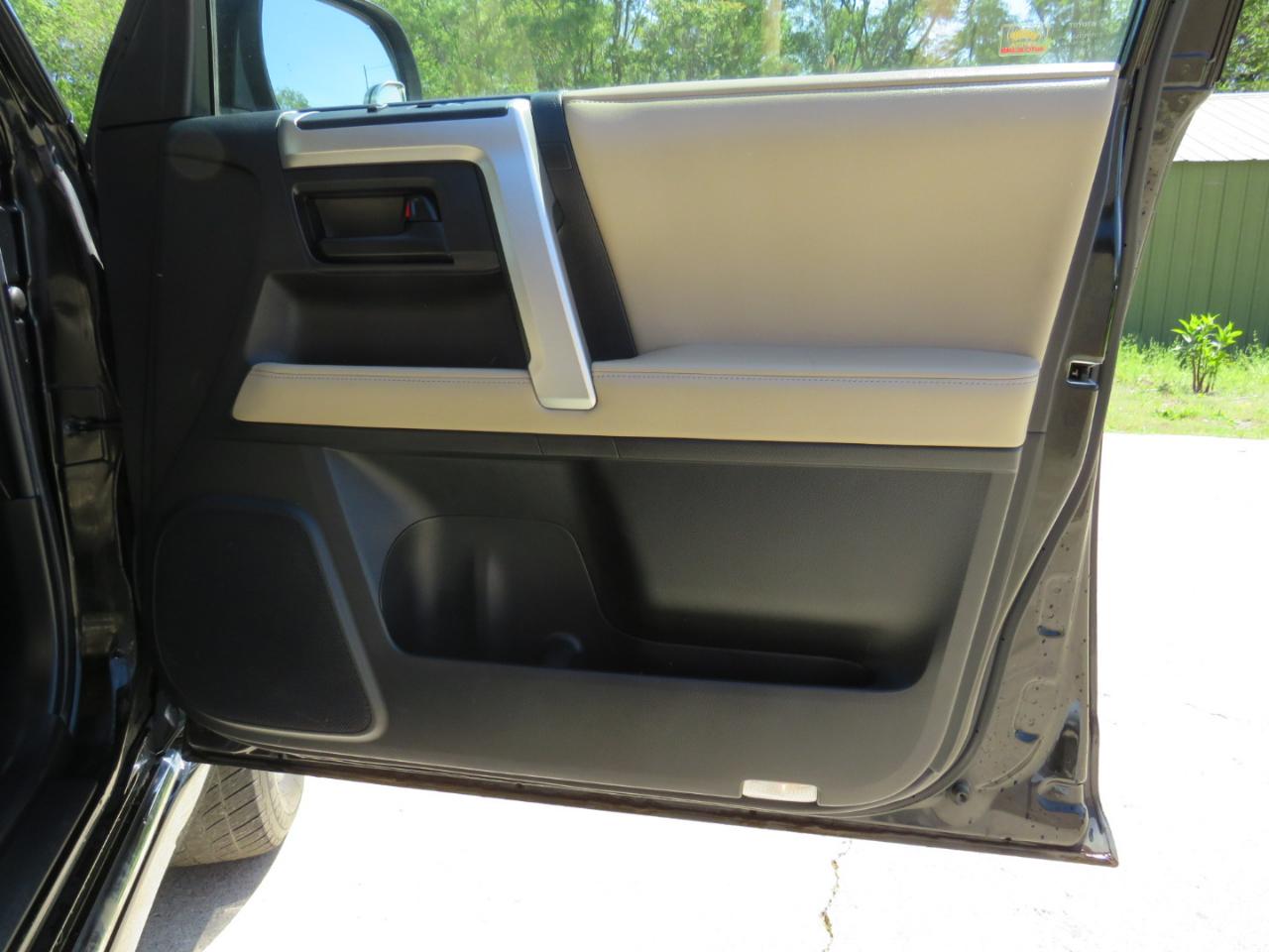 Toyota 4Runner Limited V6 4WD 2013