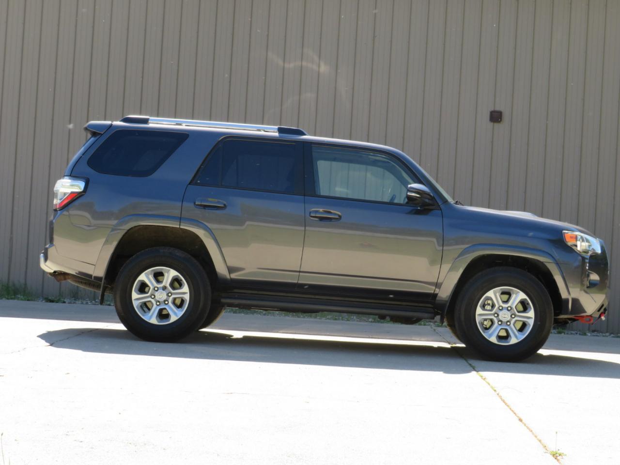 Toyota 4Runner SR5 4WD 2014