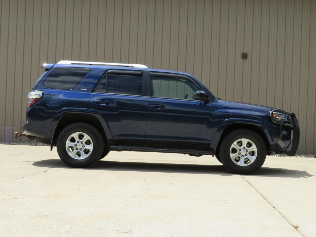 Toyota 4Runner SR5 4WD 2016