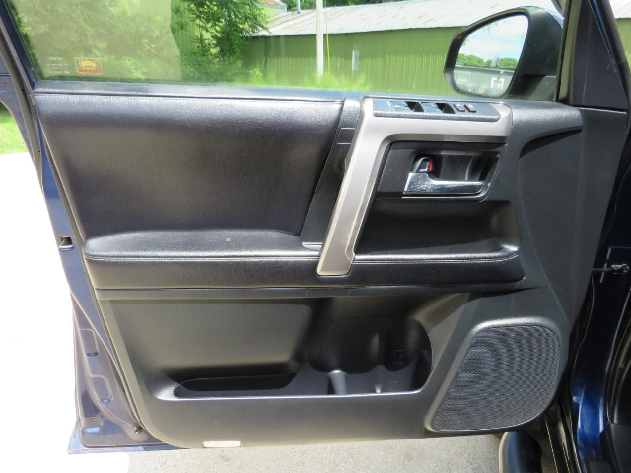 Toyota 4Runner SR5 4WD 2016