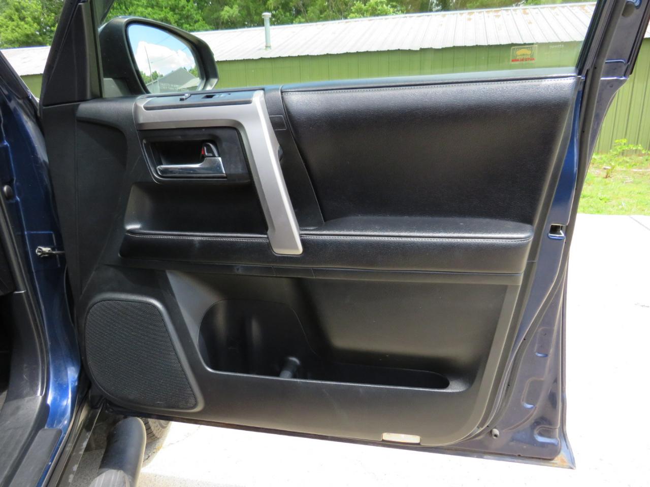 Toyota 4Runner SR5 4WD 2016