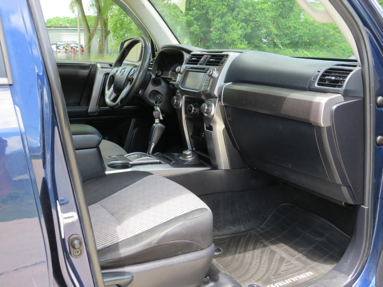 Toyota 4Runner SR5 4WD 2016