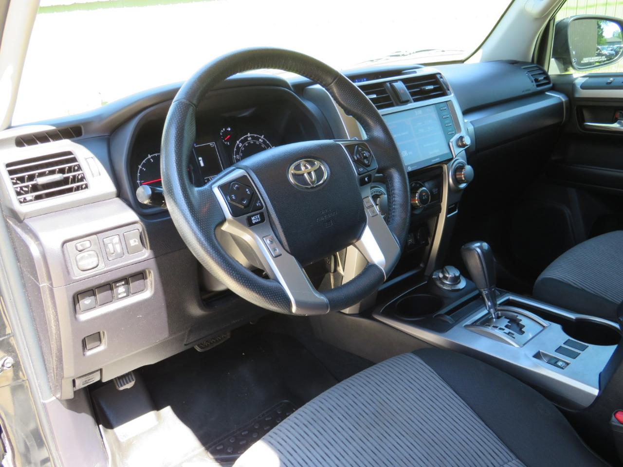Toyota 4Runner SR5 4WD 2021