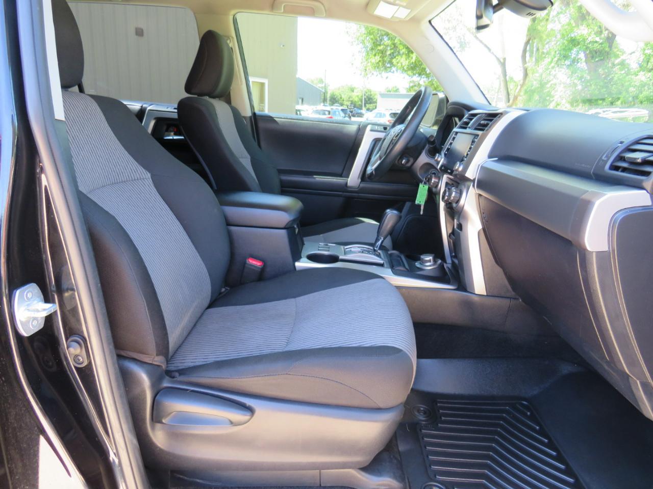 Toyota 4Runner SR5 4WD 2021
