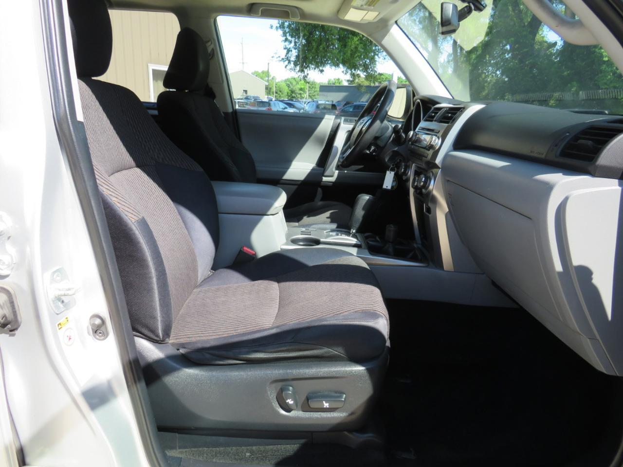 Toyota 4Runner SR5 4WD 2012