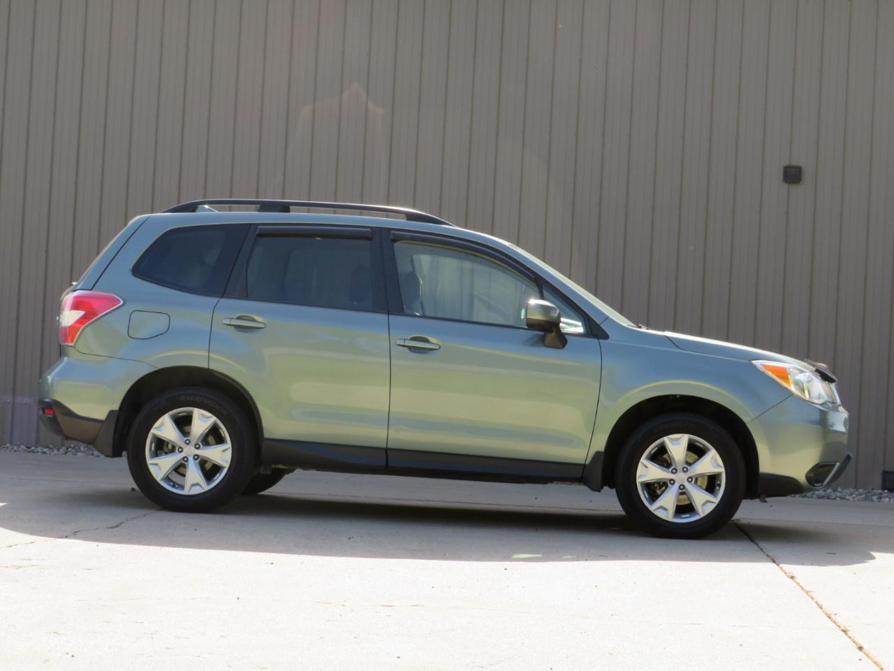 Subaru Forester 2.5i Premium 4D SUV at 2016