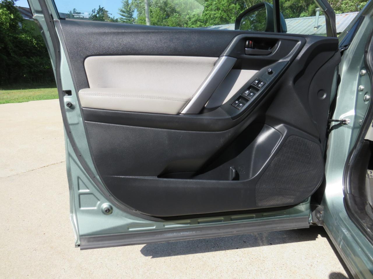 Subaru Forester 2.5i Premium 4D SUV at 2016
