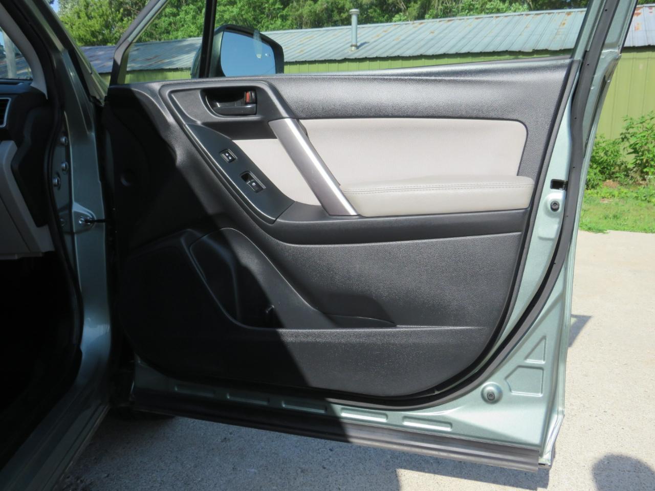 Subaru Forester 2.5i Premium 4D SUV at 2016