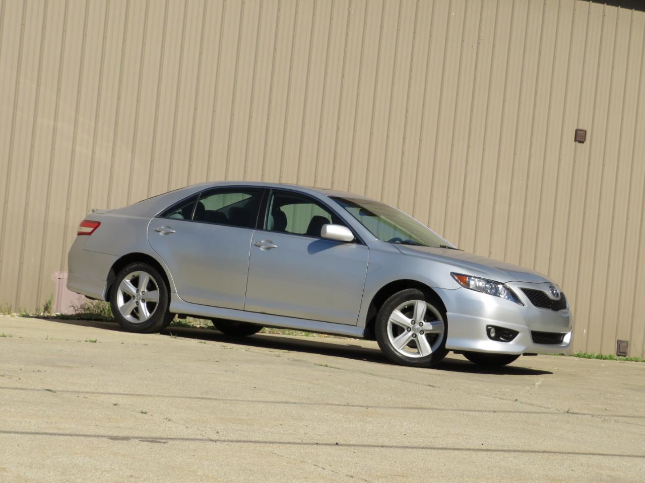 Toyota Camry SE 6-Spd AT 2010