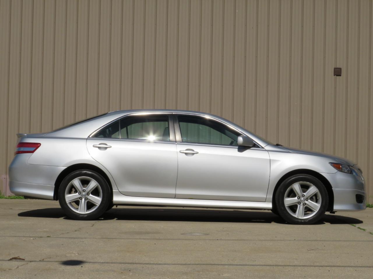 Toyota Camry SE 6-Spd AT 2010