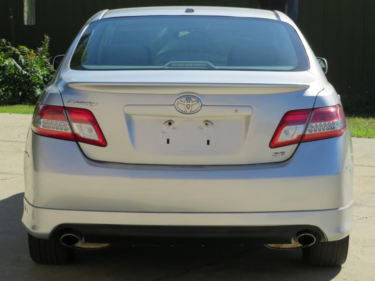 Toyota Camry SE 6-Spd AT 2010