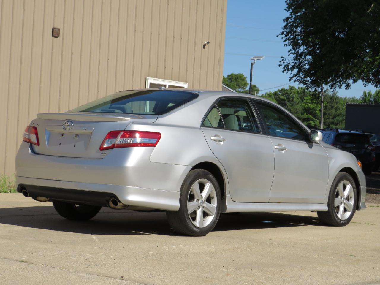 Toyota Camry SE 6-Spd AT 2010