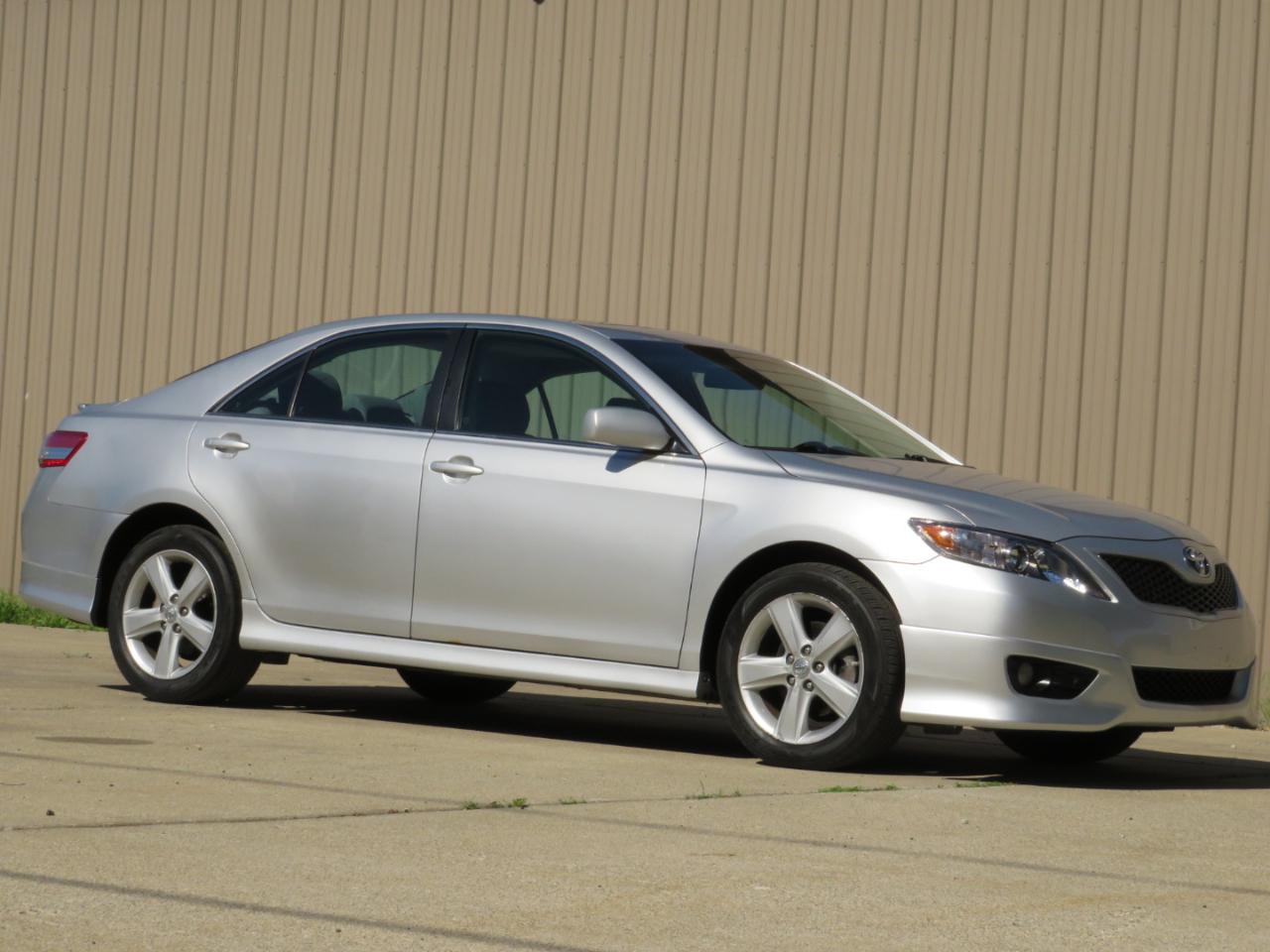 Toyota Camry SE 6-Spd AT 2010