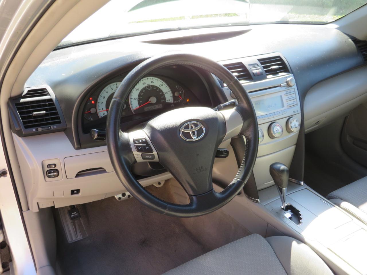 Toyota Camry SE 6-Spd AT 2010