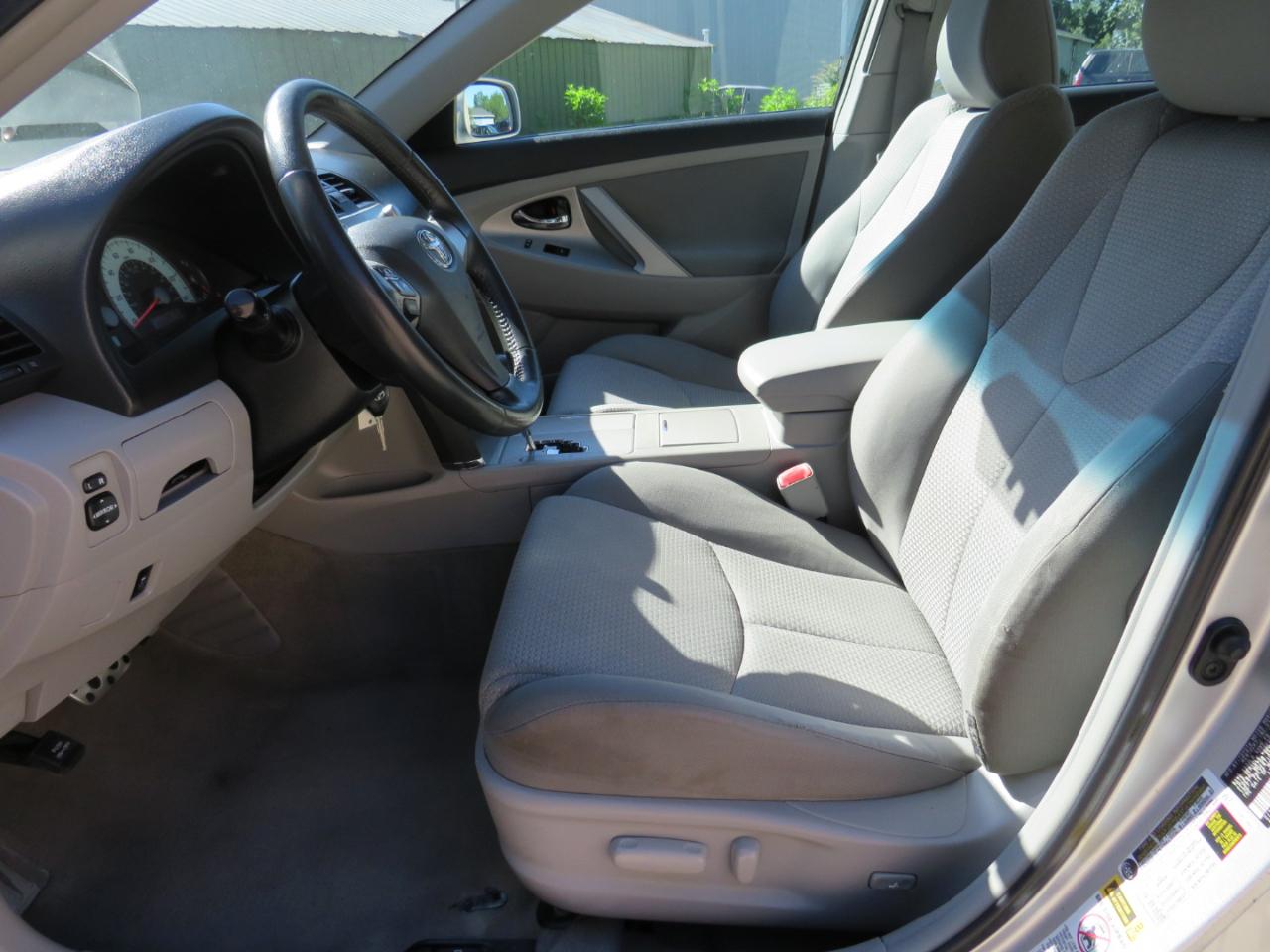 Toyota Camry SE 6-Spd AT 2010