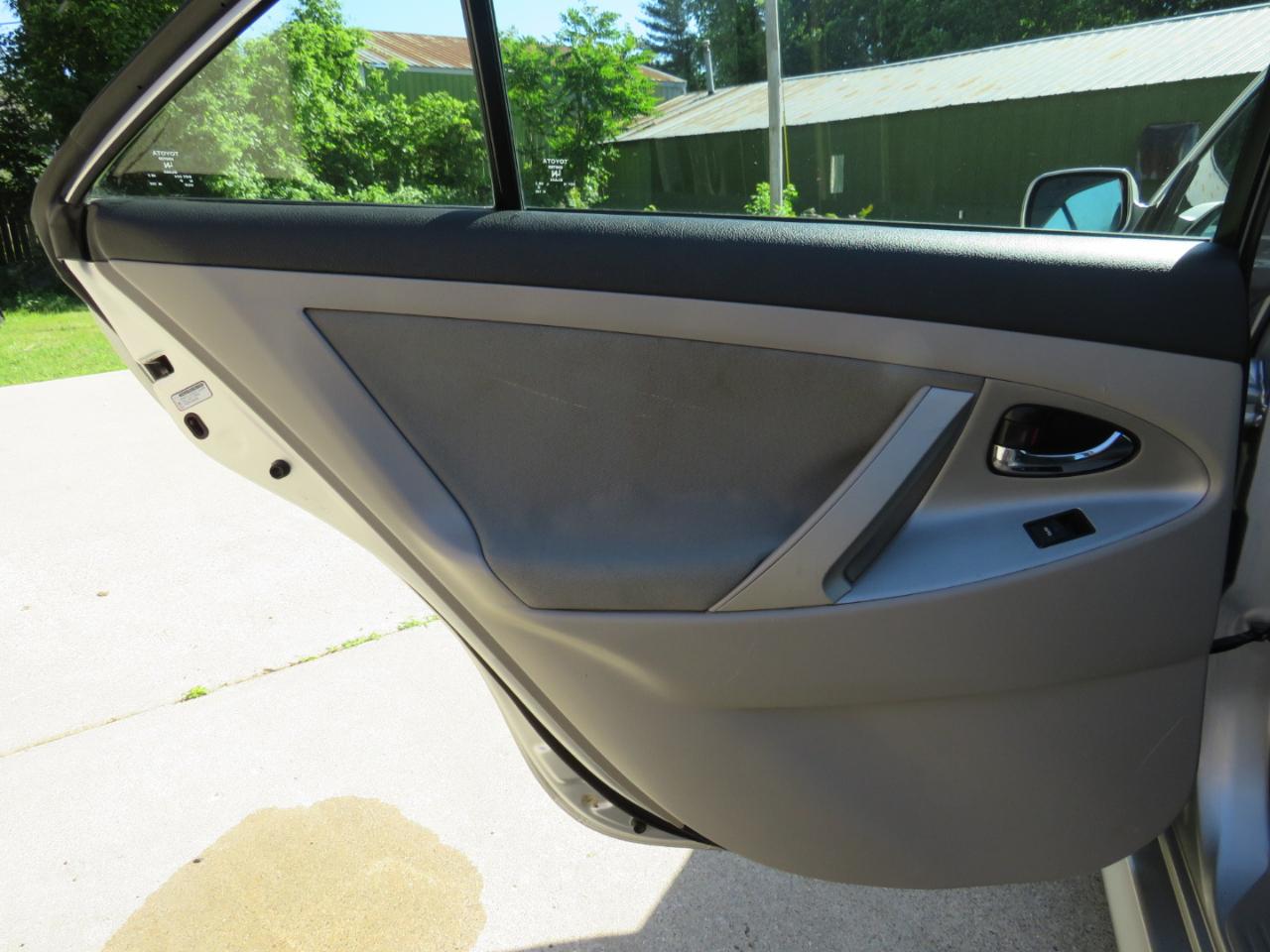 Toyota Camry SE 6-Spd AT 2010