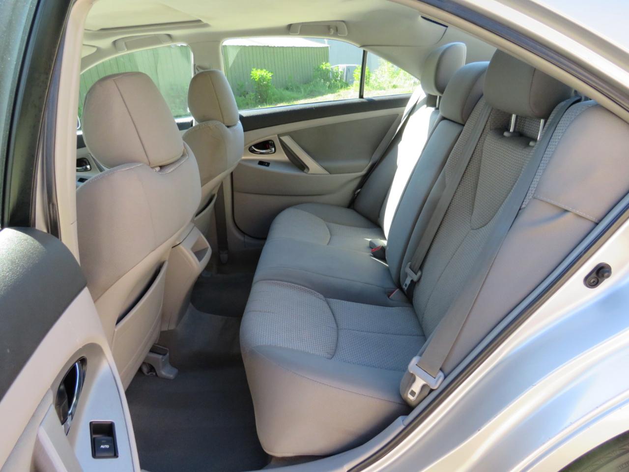 Toyota Camry SE 6-Spd AT 2010