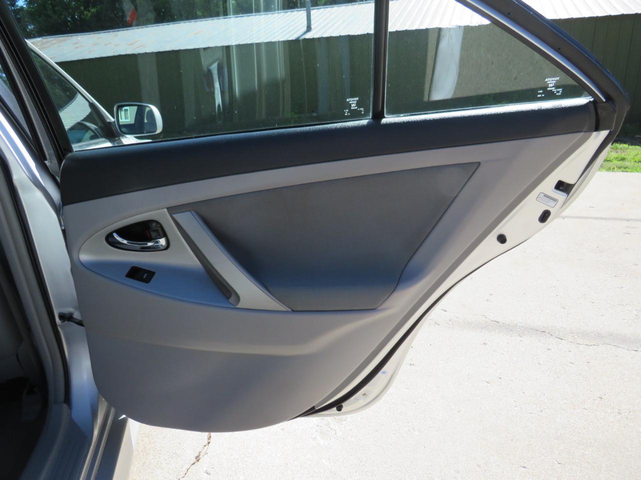 Toyota Camry SE 6-Spd AT 2010