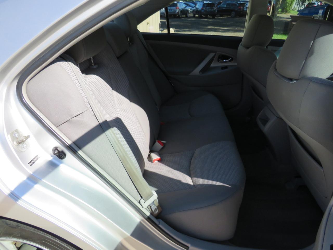 Toyota Camry SE 6-Spd AT 2010