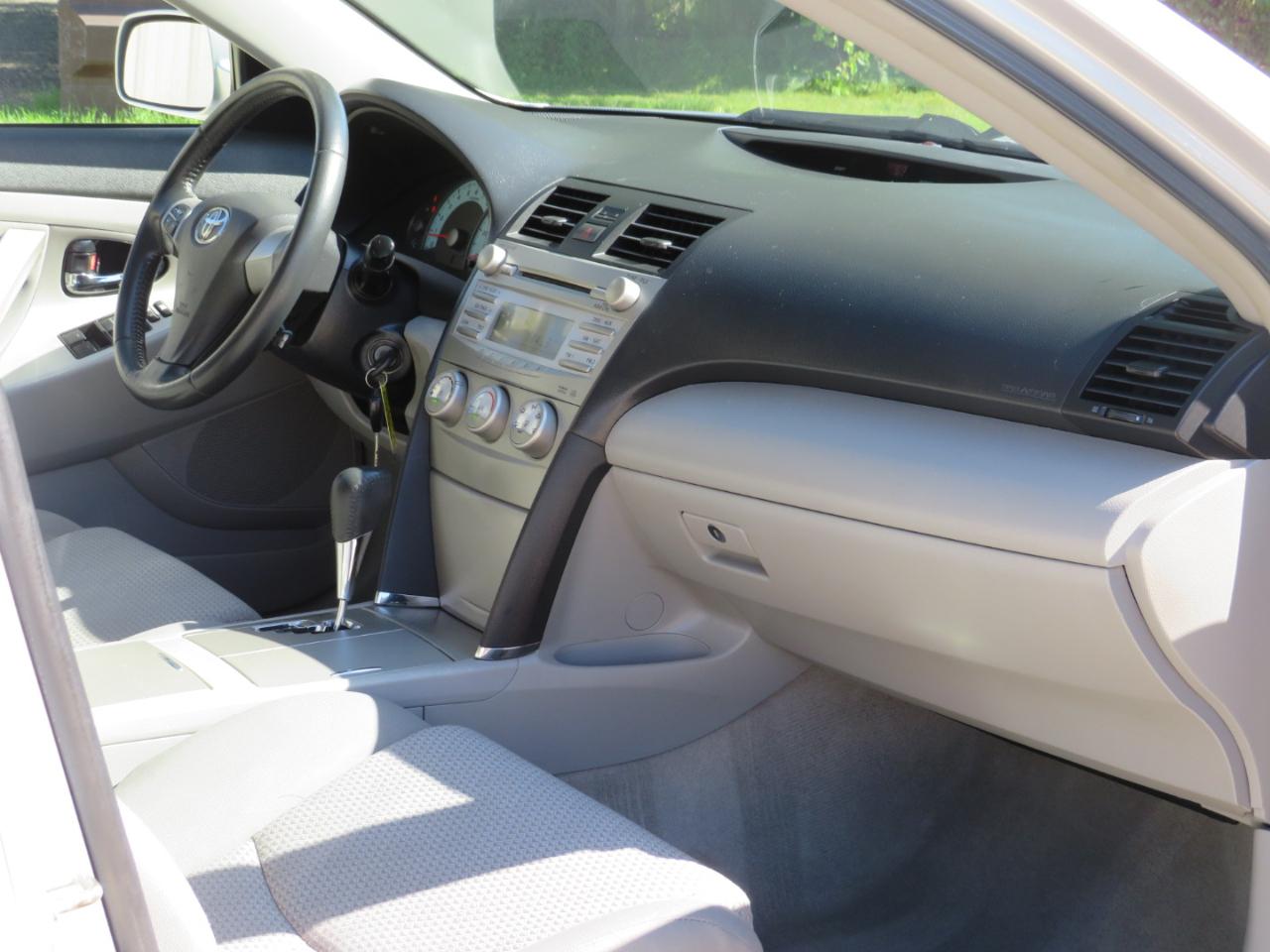 Toyota Camry SE 6-Spd AT 2010