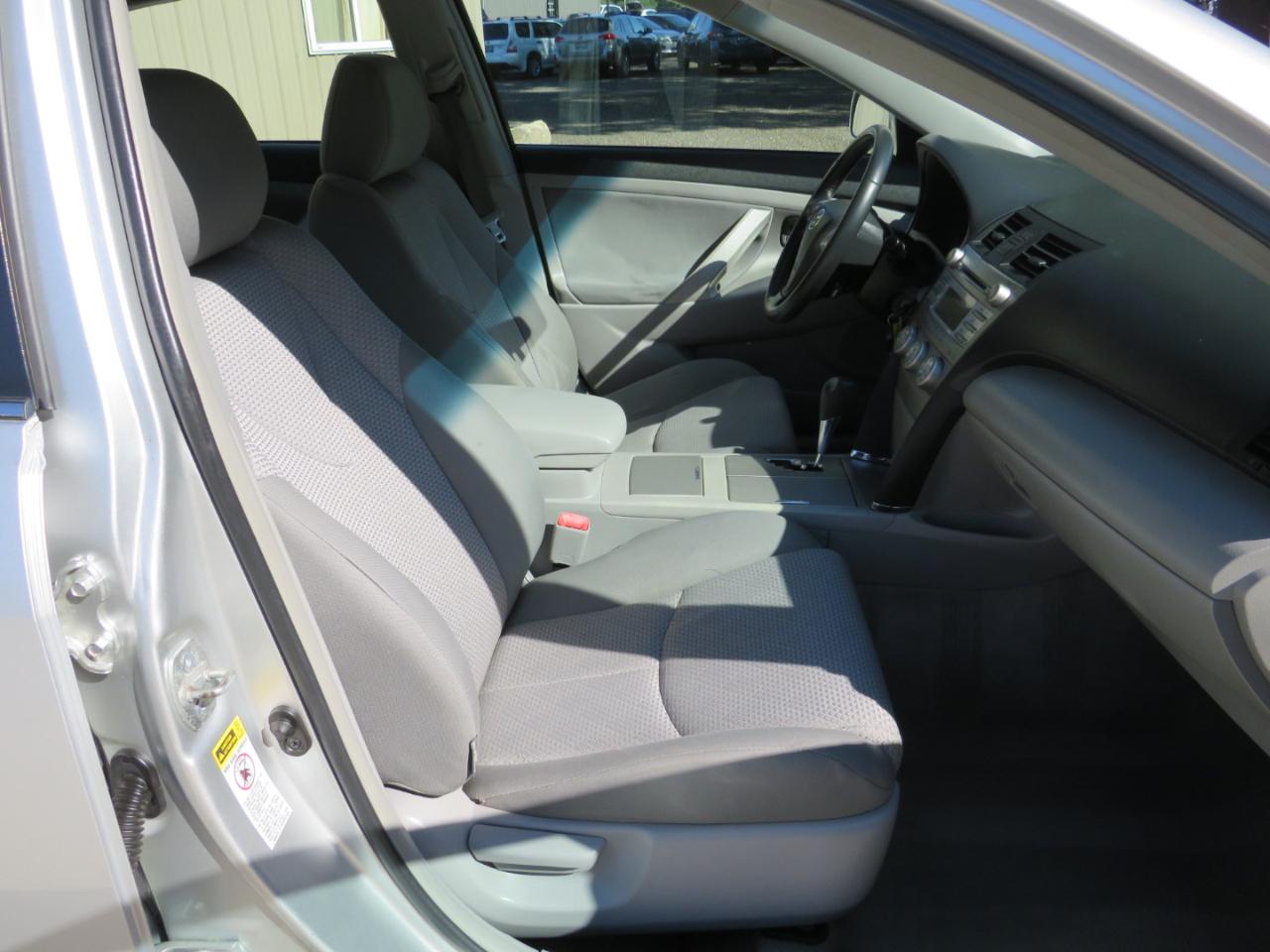Toyota Camry SE 6-Spd AT 2010