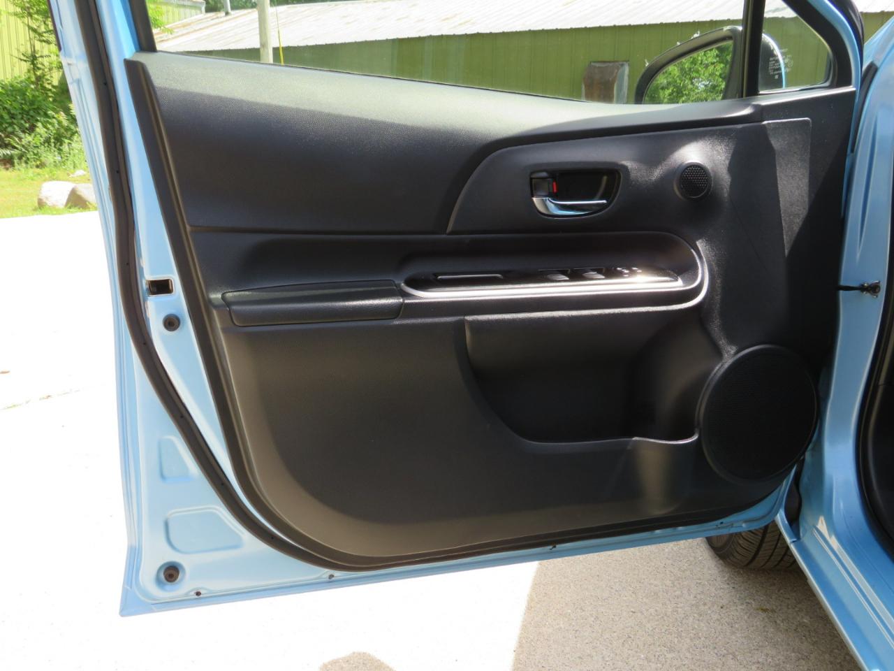 Toyota Prius c Two 2015