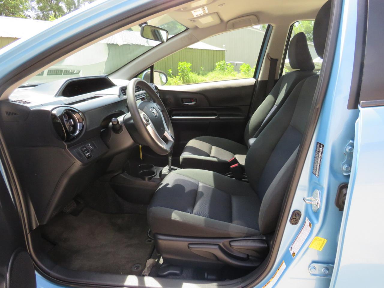 Toyota Prius c Two 2015