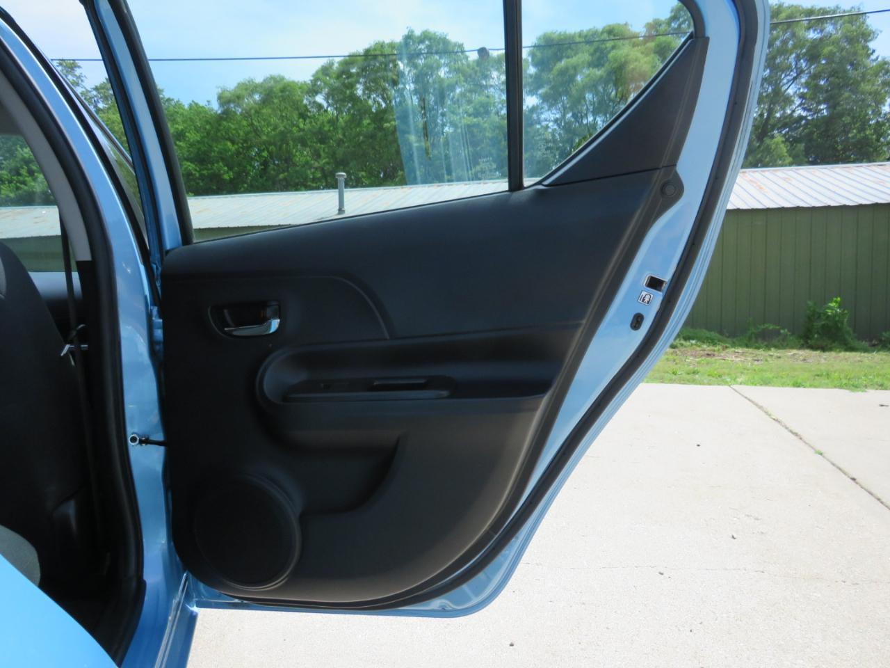 Toyota Prius c Two 2015