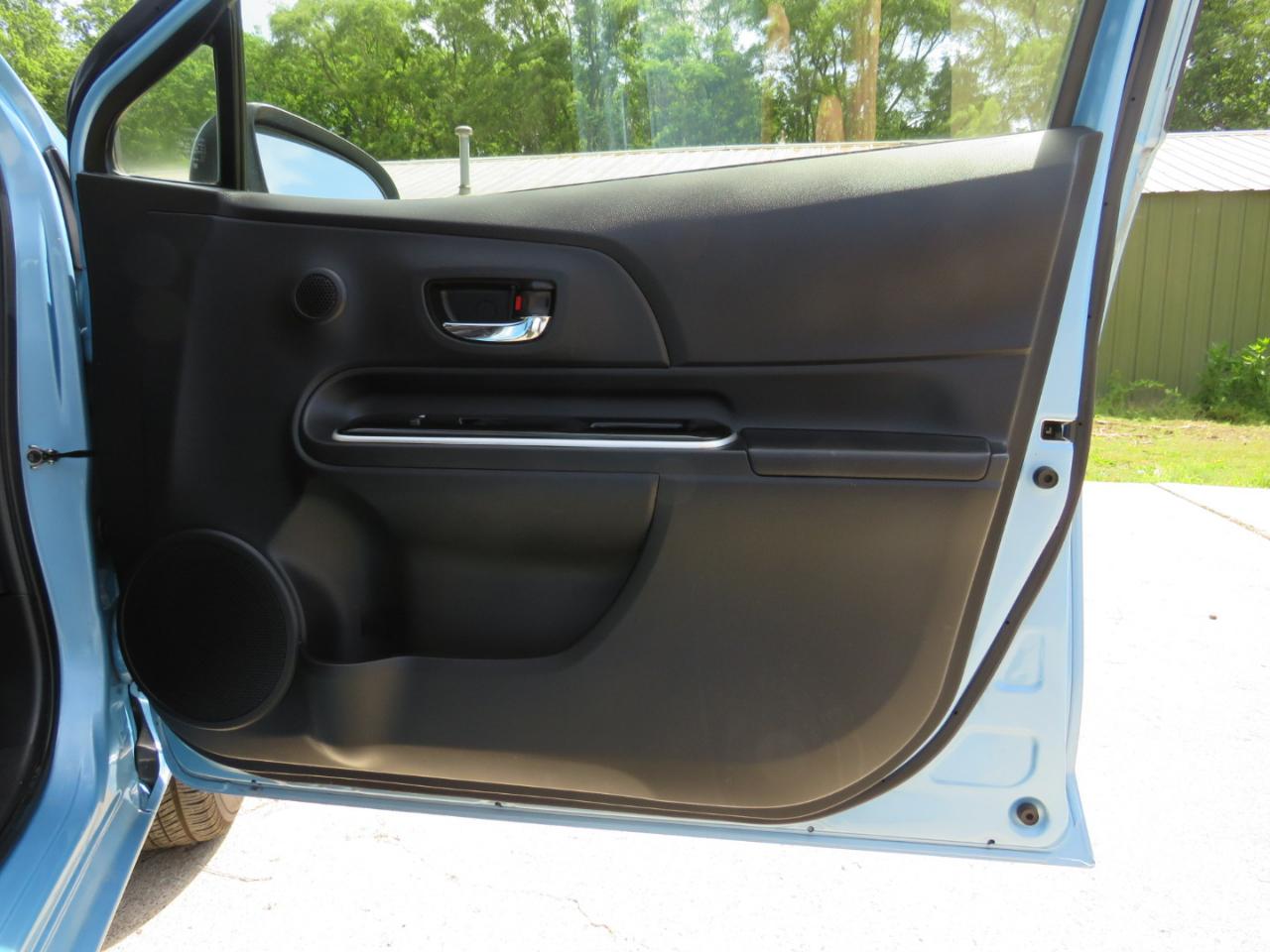 Toyota Prius c Two 2015