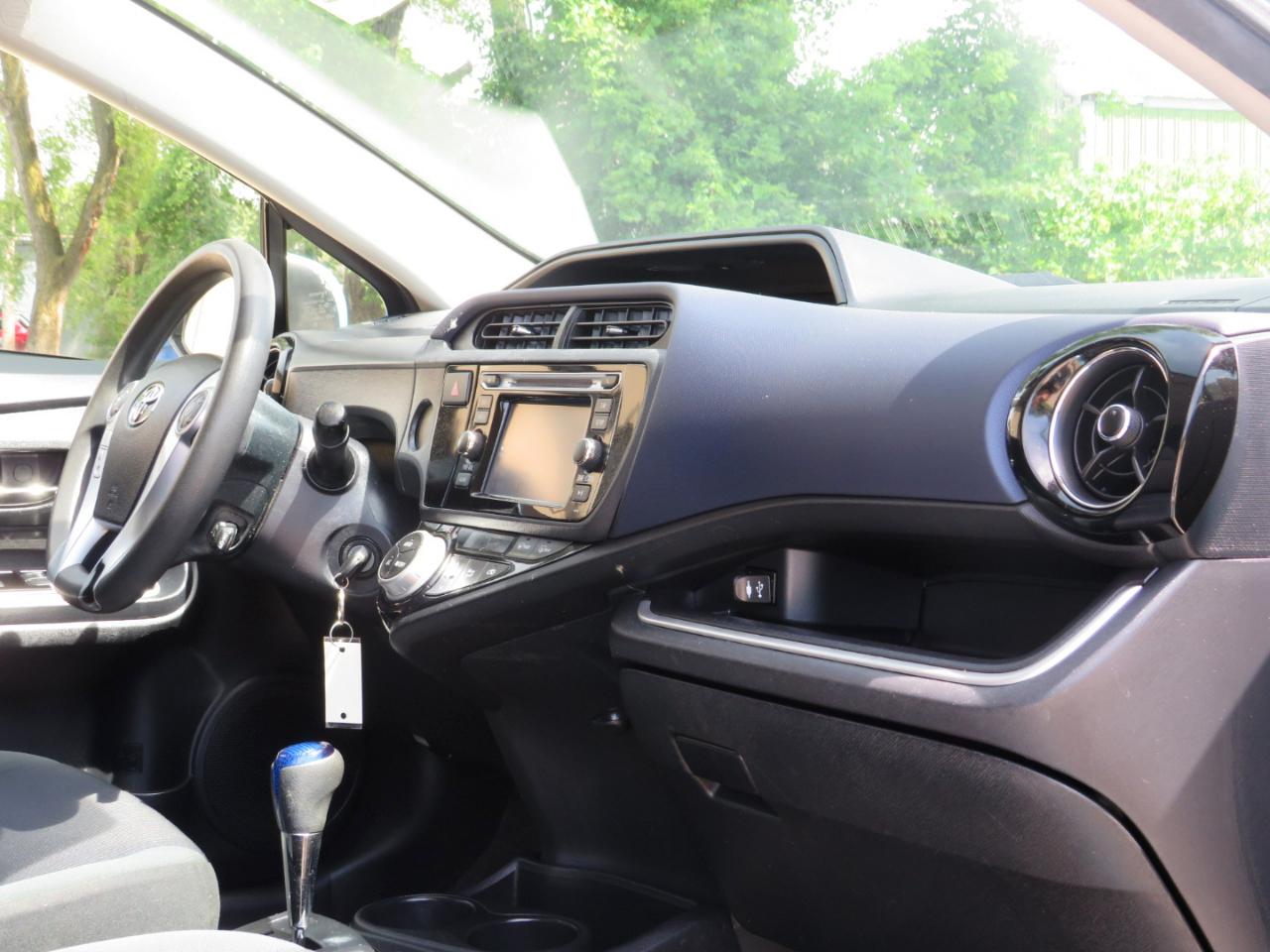 Toyota Prius c Two 2015