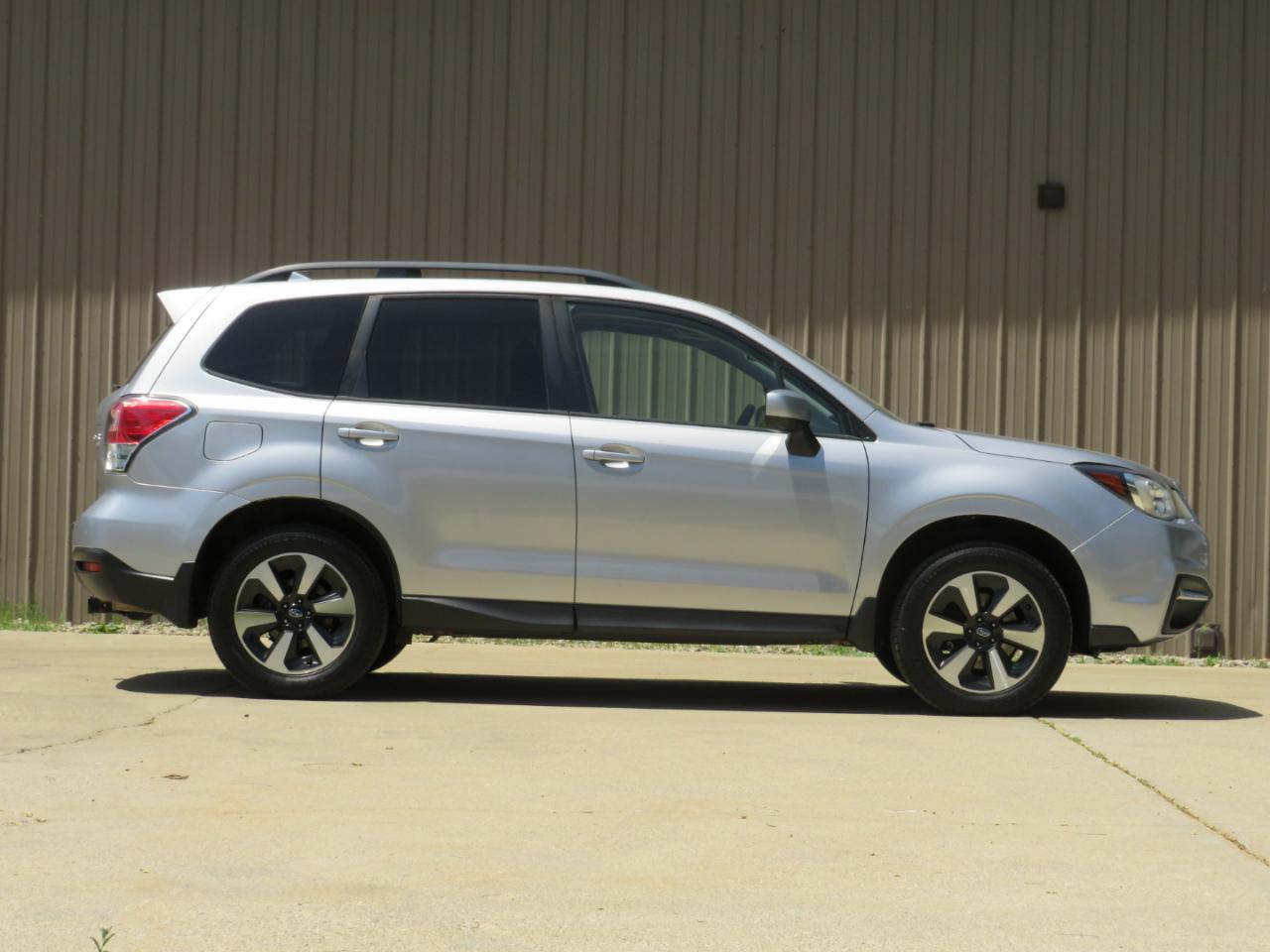 Subaru Forester 2.5i Premium PZEV CVT 2017