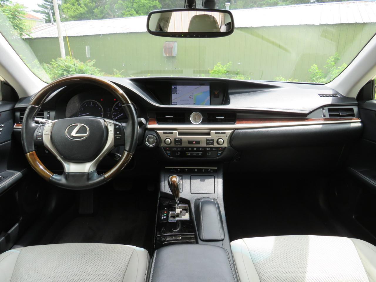 Lexus ES 350 Sedan 2013