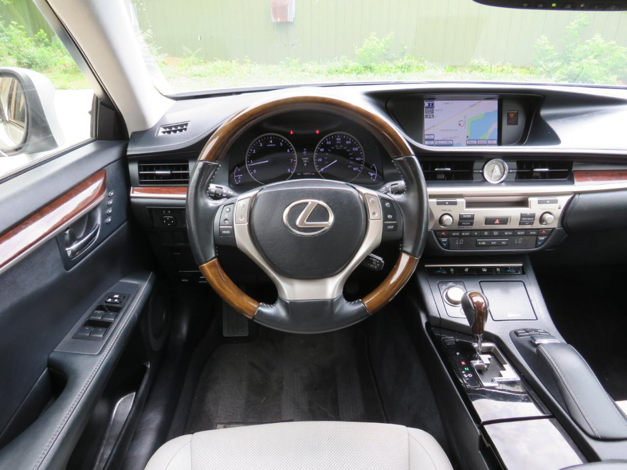 Lexus ES 350 Sedan 2013