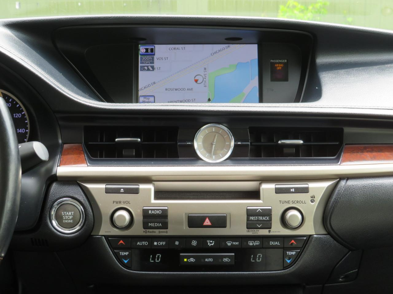 Lexus ES 350 Sedan 2013