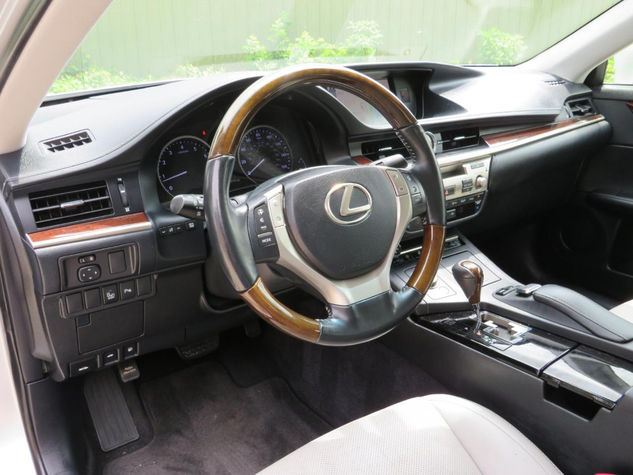Lexus ES 350 Sedan 2013